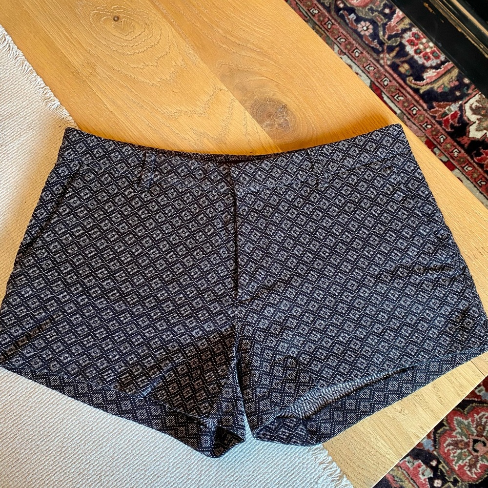 Ann Taylor Jacquard black diamond shorts size 4